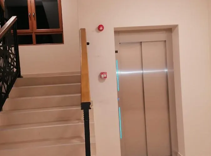 21 Elsa Iii Apartment