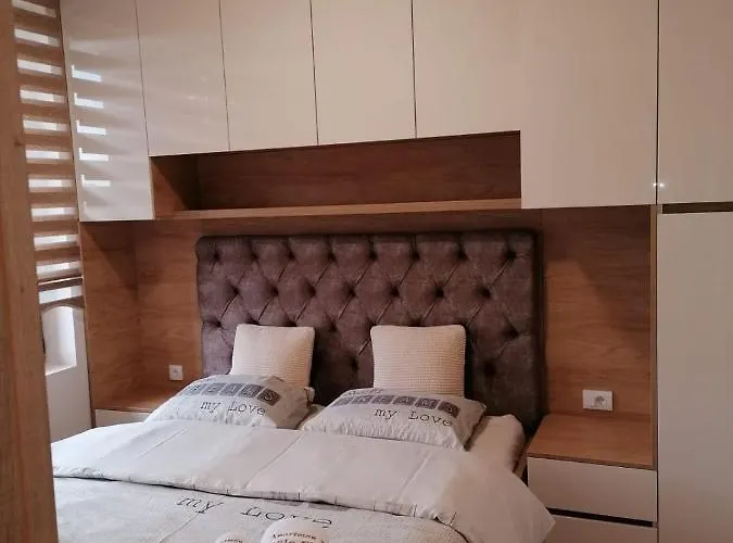 Apartment 21 Elsa Iii *